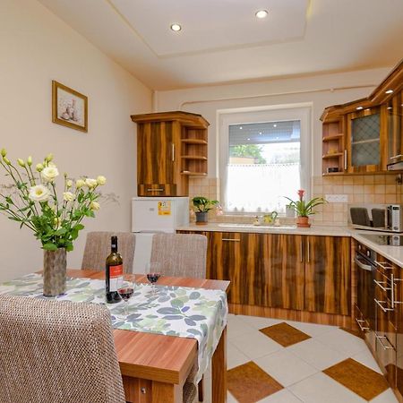 Illes Apartmanok I. Hajdúszoboszló Buitenkant foto