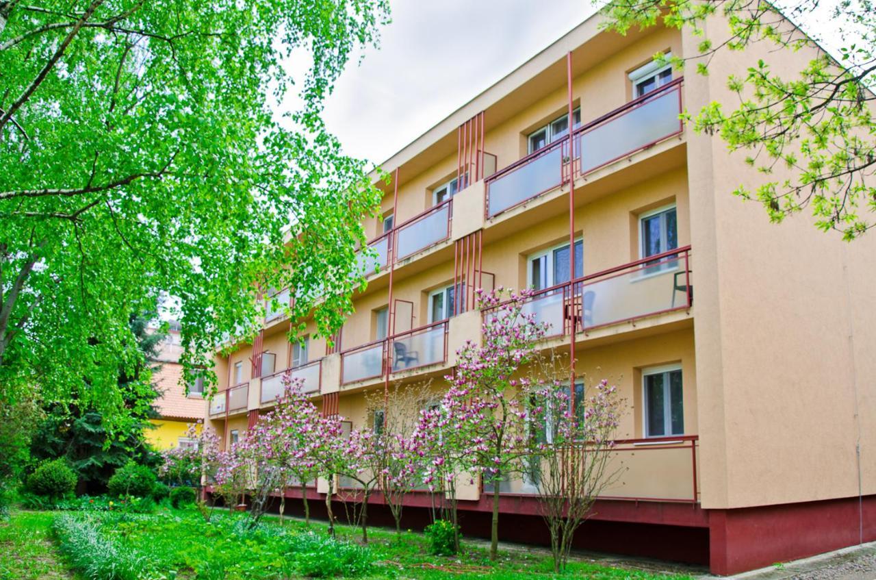 Illes Apartmanok I. Hajdúszoboszló Buitenkant foto