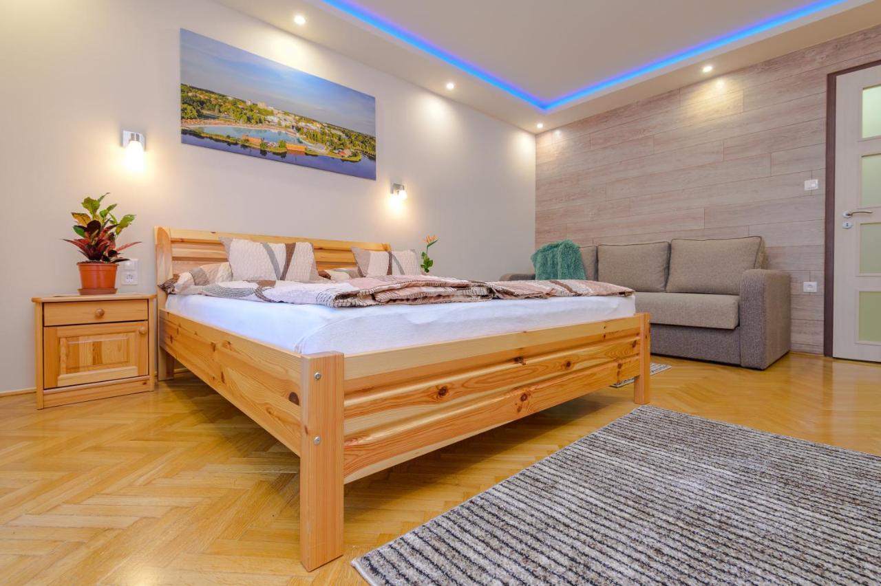Illes Apartmanok I. Hajdúszoboszló Buitenkant foto