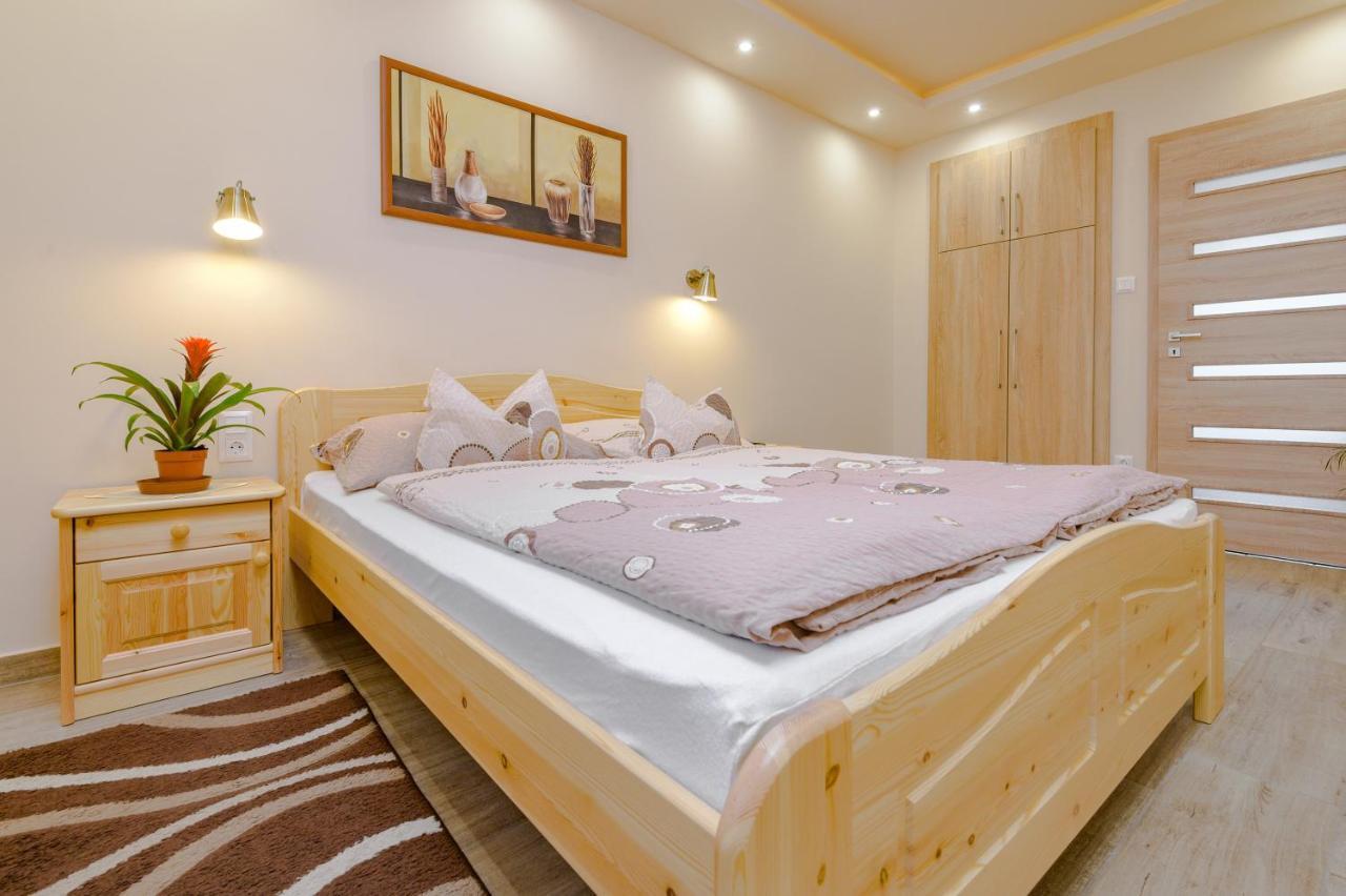 Illes Apartmanok I. Hajdúszoboszló Buitenkant foto