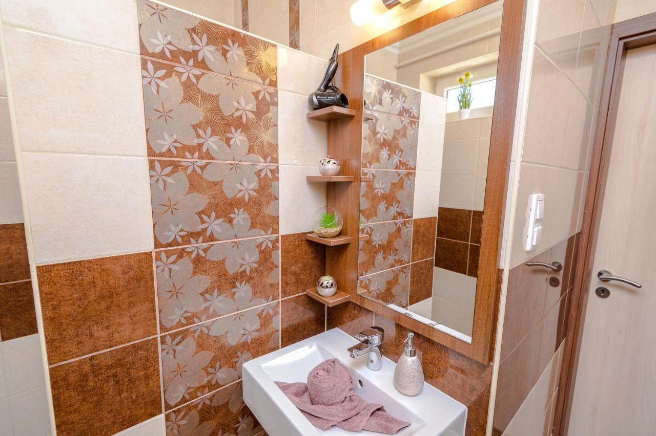Illes Apartmanok I. Hajdúszoboszló Buitenkant foto