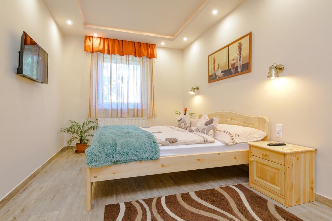 Illes Apartmanok I. Hajdúszoboszló Buitenkant foto