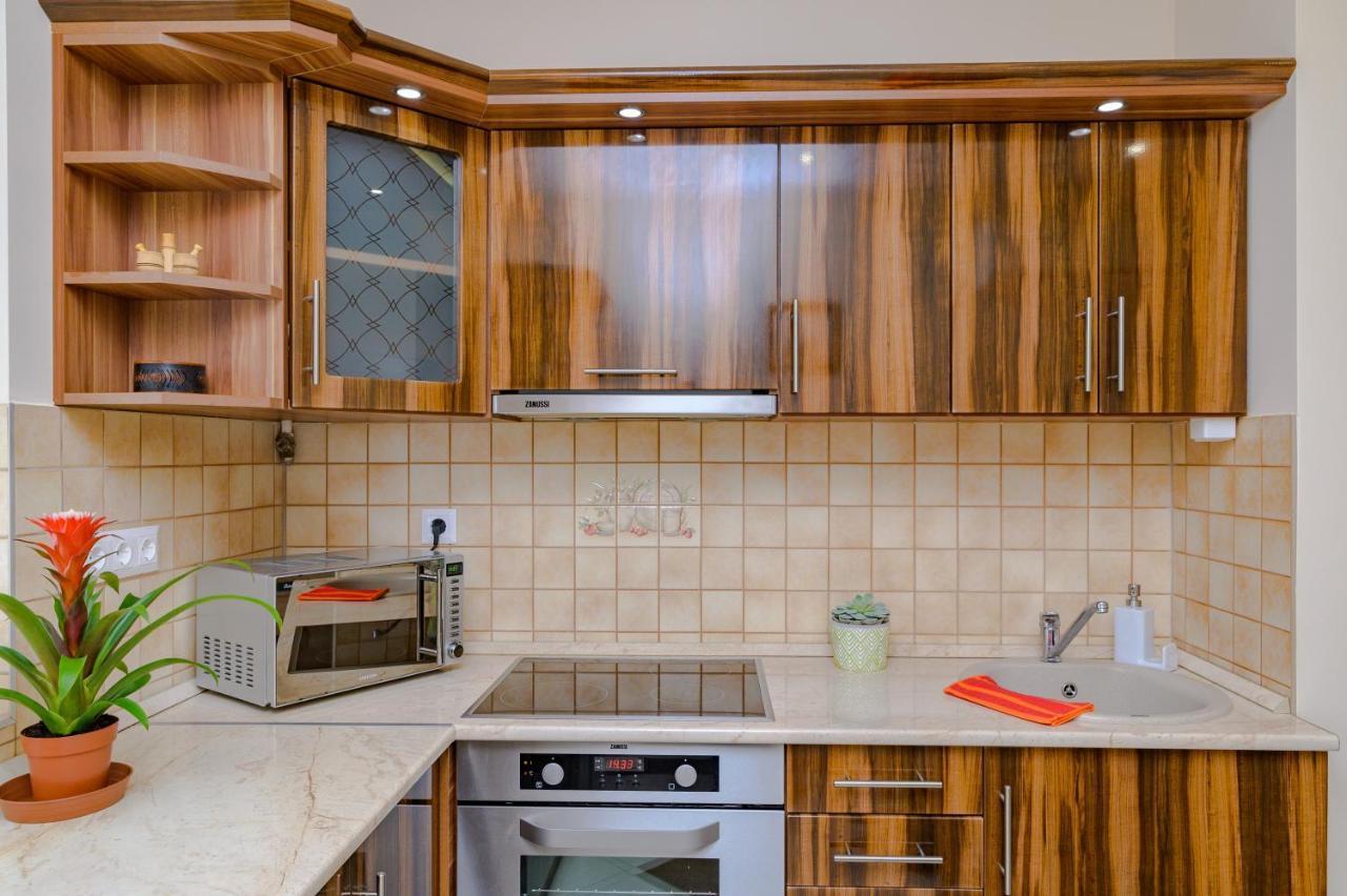 Illes Apartmanok I. Hajdúszoboszló Buitenkant foto